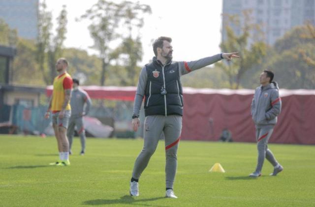 爱游戏入口-海港春训升级敲定三场热身 开始筹划如何出战亚冠